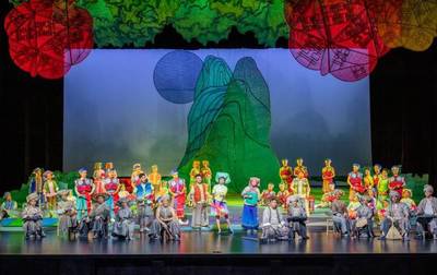 壯鄉山歌唱響申城 彩調劇《新劉劉三姐》致敬經典